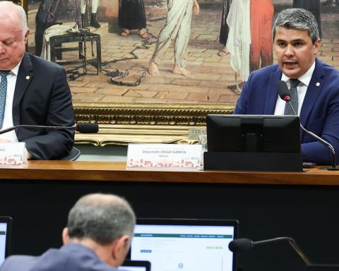 Request for review postpones vote on opinion on Zambelli's mandate