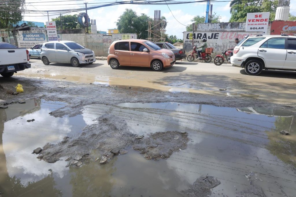 Residents of Villa Mella denounce streets in poor condition due to subway expansion; the plugs continue