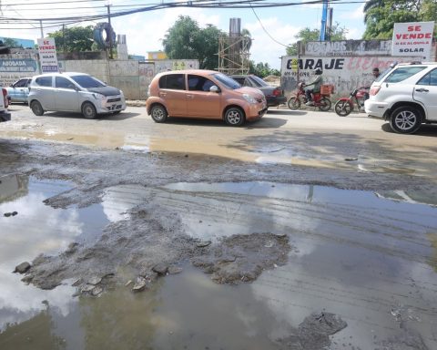 Residents of Villa Mella denounce streets in poor condition due to subway expansion; the plugs continue