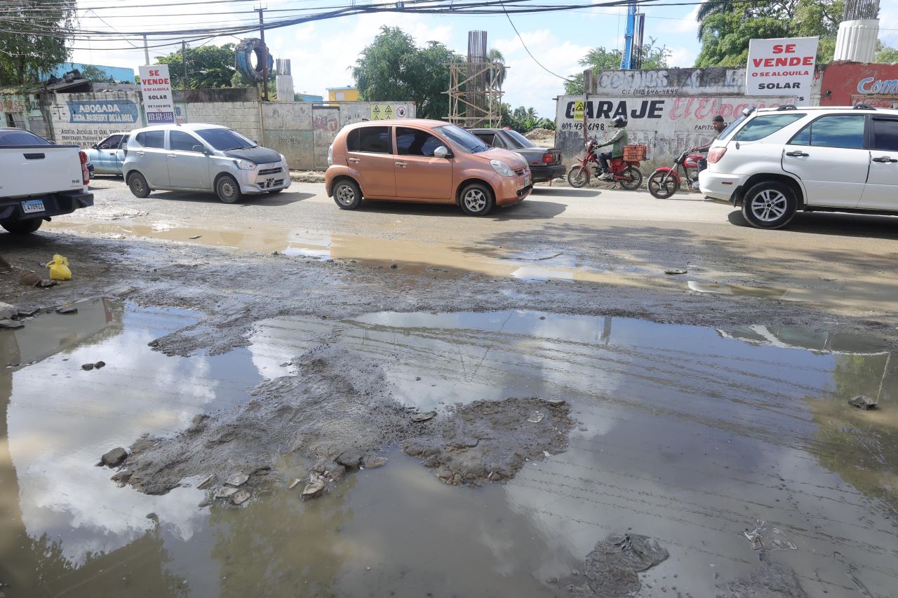 Residents of Villa Mella denounce streets in poor condition due to subway expansion; the plugs continue