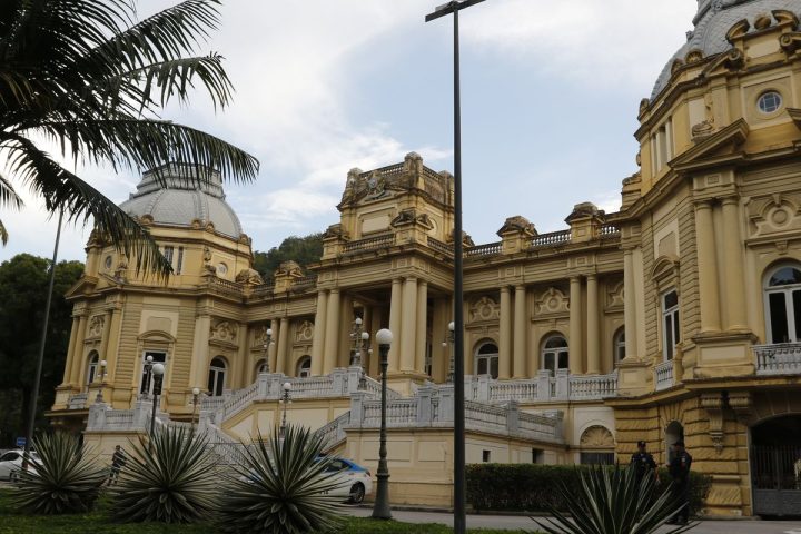 Rio sanctions law to join Propag, a program to refinance debt