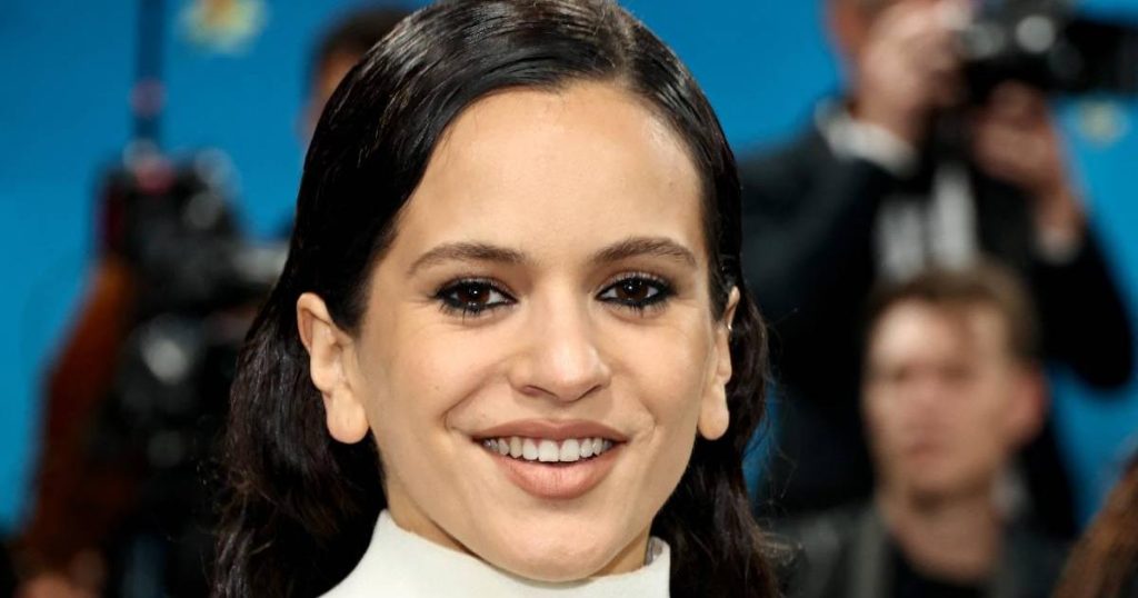 Rosalía suffered a tremendous scare because of a cockroach in Brazil