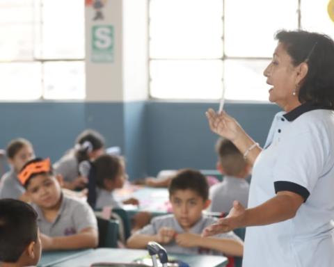 Salary increase for teachers: MEF transfers more than S/208 million and establishes a new salary scale
