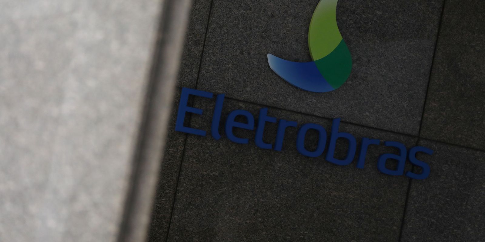 Senate approves proposal to relocate Eletrobras workers