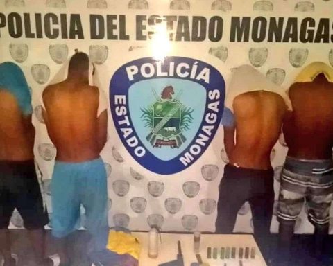 Sentenced to 29 years for trafficking weapons and bullets