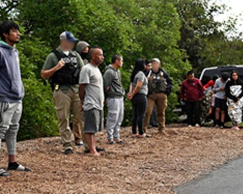 Several Cubans beaten by agents for refusing to be deported to Mexico