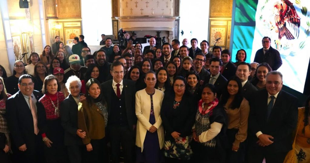 Sheinbaum meets with the Mexican community in the US
