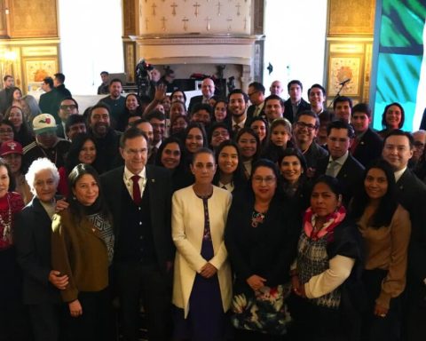 Sheinbaum meets with the Mexican community in the US