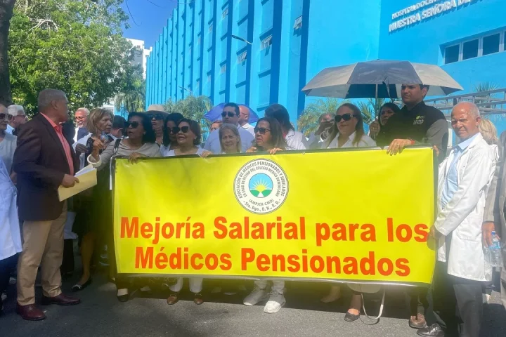 médicos pensionados