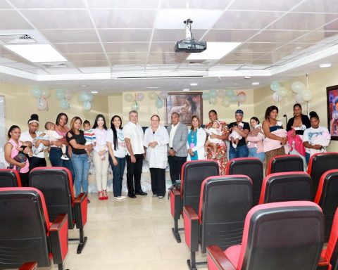 Sonrisa de Ángel Foundation benefits 250 premature babies with delivery of kits in twelve hospitals in the country