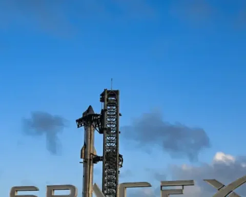SpaceX reaches record valuation of $800 billion