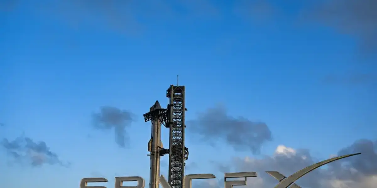 SpaceX reaches record valuation of $800 billion