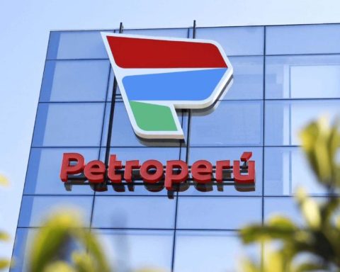 Standard & Poor's lowered Petroperú's rating