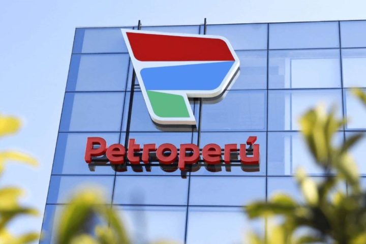 Standard & Poor's lowered Petroperú's rating