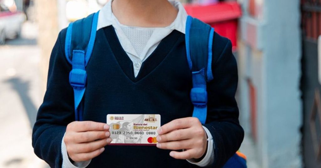 Students with these initials receive the Rita Cetina scholarship from December 8 to 12