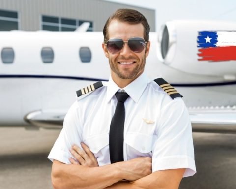 Take a breath before finding out how much commercial airline pilots earn in Chile