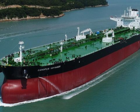 Tanker dance in the Caribbean: Chevron with Venezuelan crude, confiscated tankers and three ships for Cuba