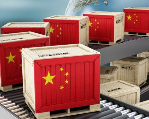 Tariffs against China slow down technology, hit chains and put pressure on family pockets