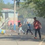Tensión en Villa González: velan a joven arrollado por la Policía y estallan protestas