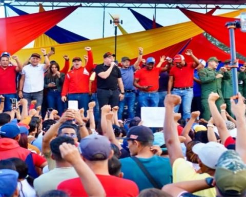 The Comprehensive Bolivarian Community Commands successfully sworn in