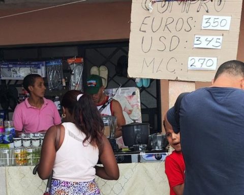 The Cuban Government admits that it has not yet decided what the official exchange rate of the dollar will be