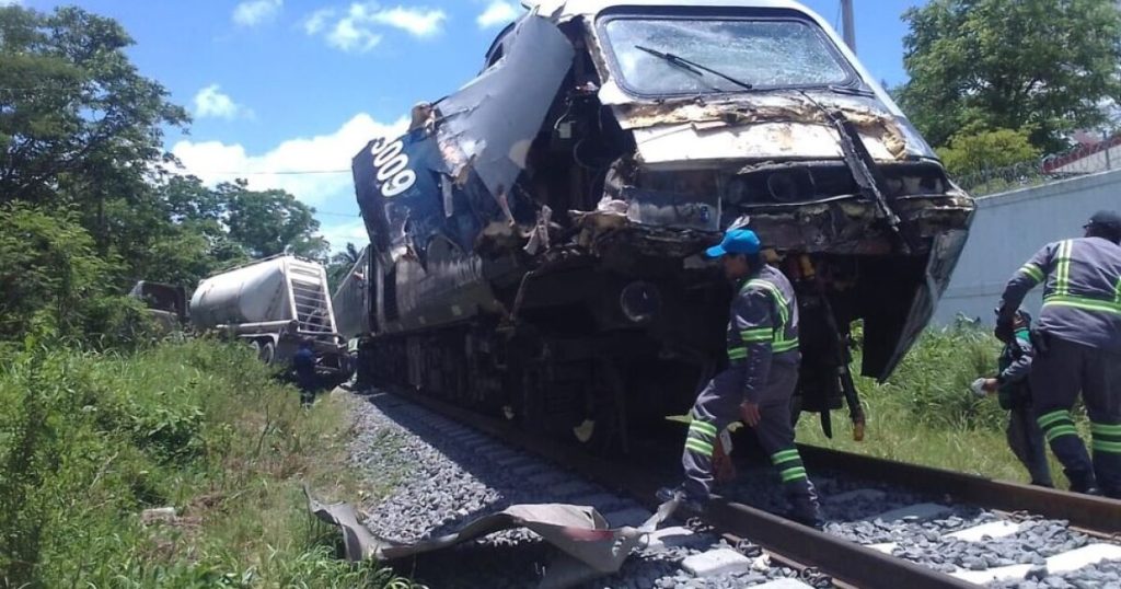 The Interoceanic Train collides with a trailer in Chiapas; no injuries reported