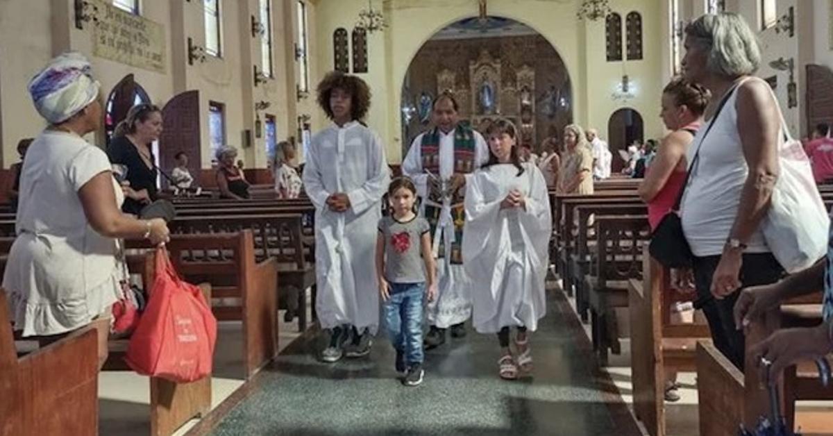 The Mexican priest who rang the bells during a cacerolazo is expelled from Cuba