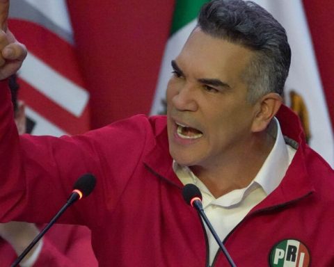 The PRI pamper themselves in their National Council