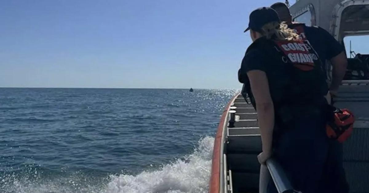 The US Coast Guard returns six rafters to Cuba