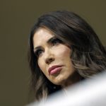 The United States cancels family reunification programs for Cuba and six other countries