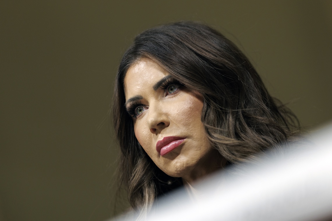 The United States cancels family reunification programs for Cuba and six other countries