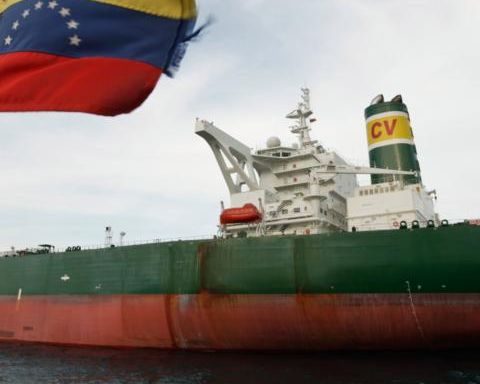 Un petrolero venezolano que transporta combustible a Cuba