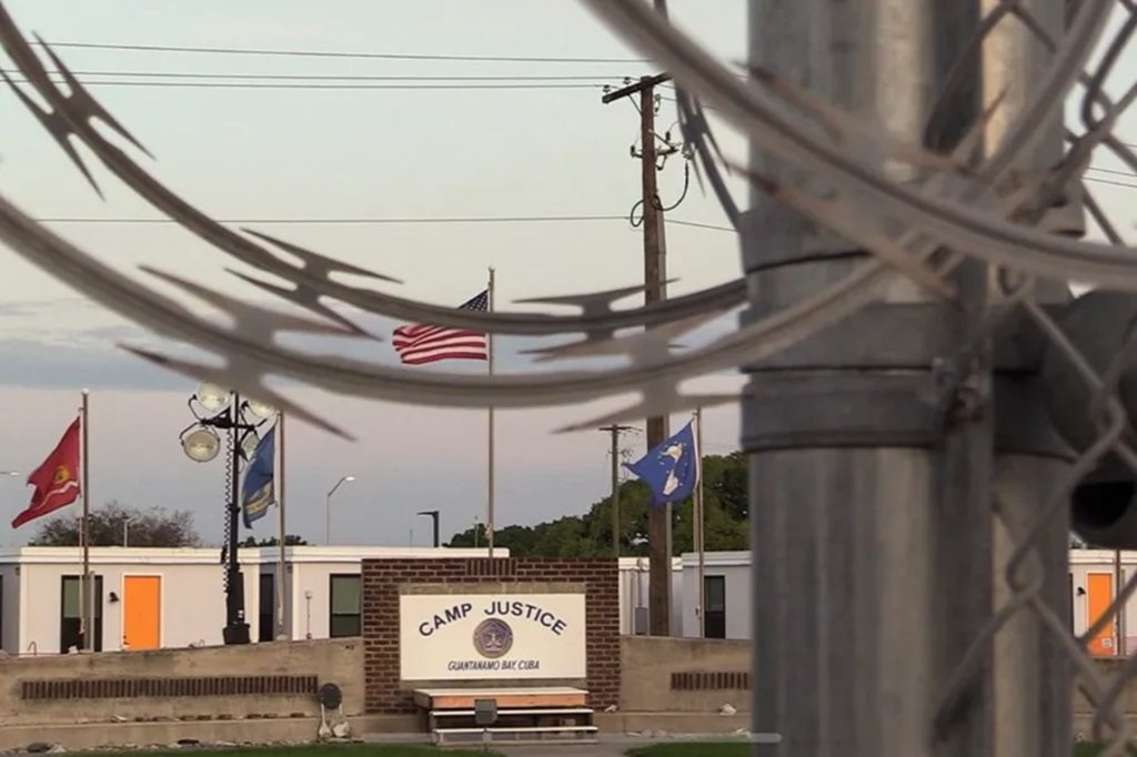 The United States sends 22 Cubans to the Guantánamo Naval Base as part of their deportation