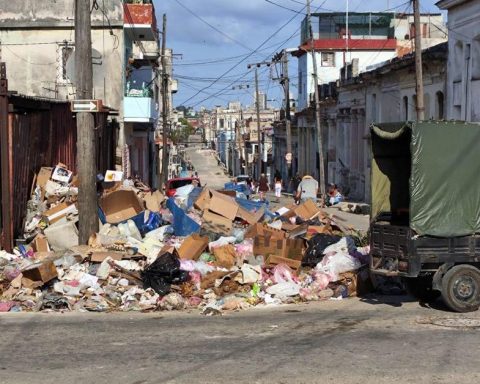 The authorities insist on measuring the cubic meters of garbage in Havana instead of collecting it