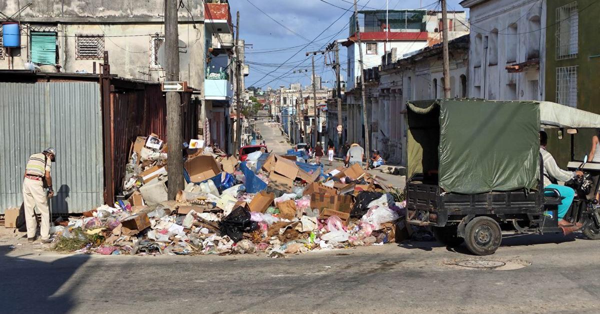 The authorities insist on measuring the cubic meters of garbage in Havana instead of collecting it