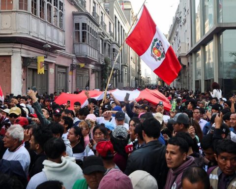 The campaign is turned on: the public insults and insults begin