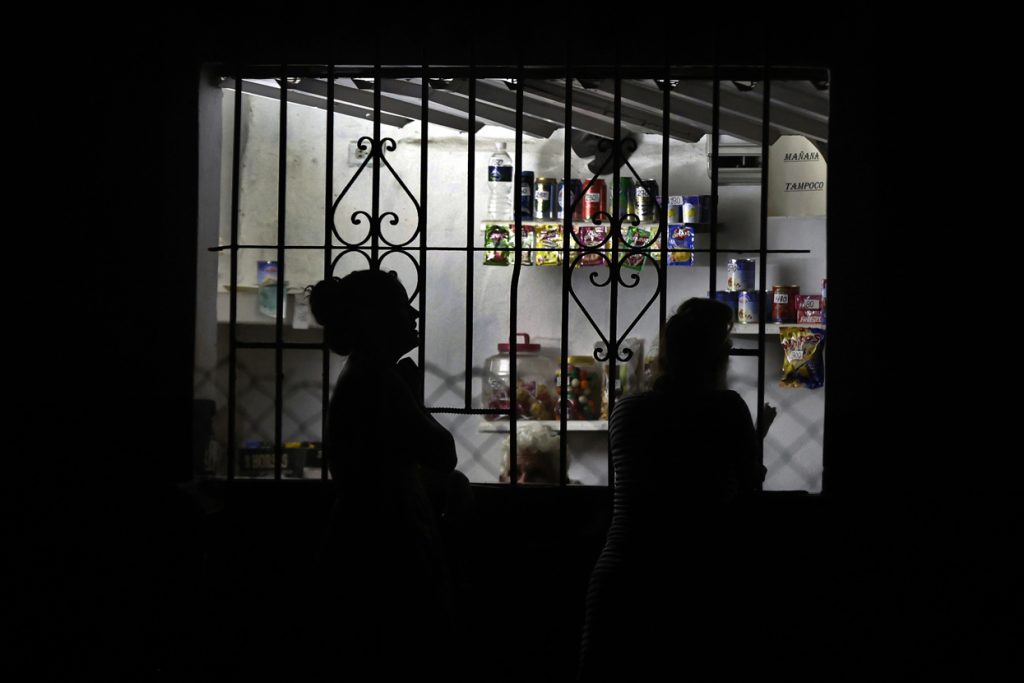 The exchange market, the new incentives for foreign investment and the Government Program for the economy. The whole and the parts