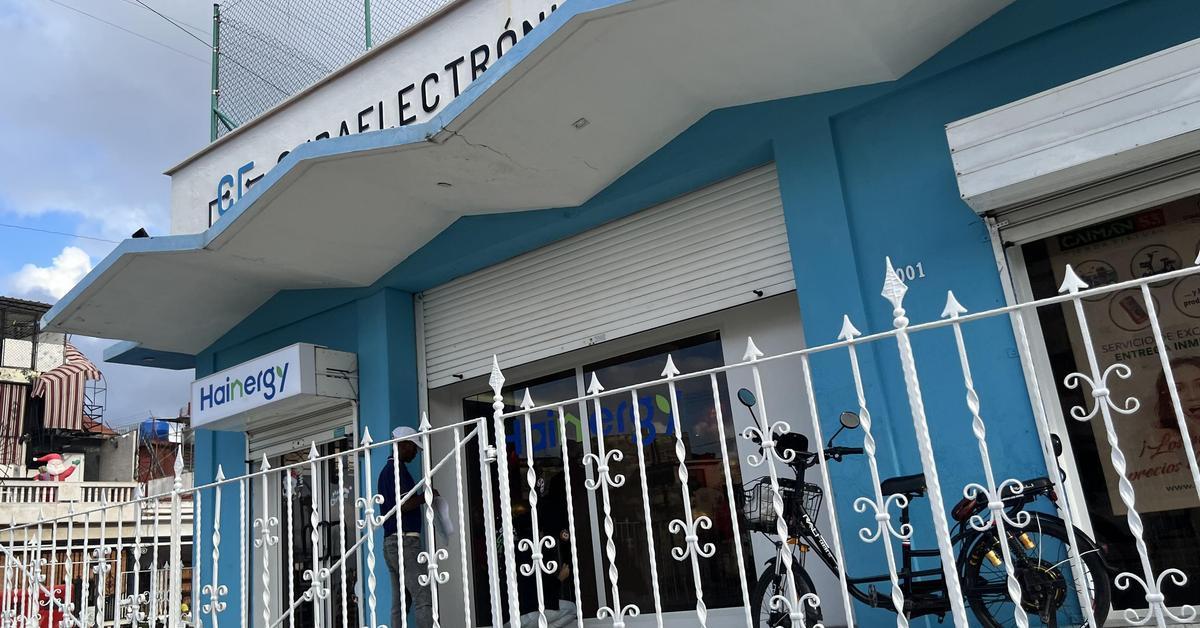 The new Chinese renewable energy store, small, only in dollars and cash