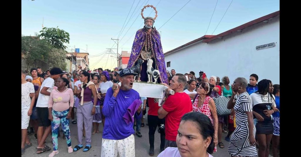 The procession of San Lázaro in La Jata: tradition under surveillance