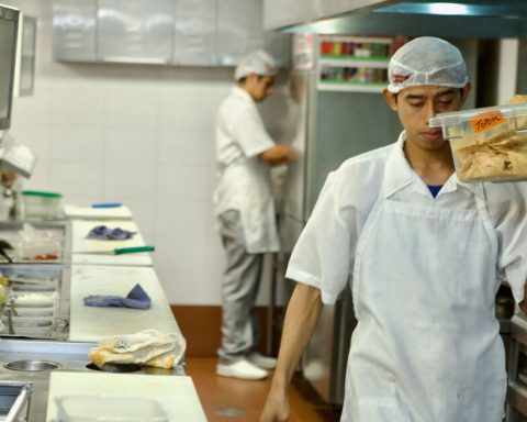 These are the countries with the longest working hours, where is Mexico located?