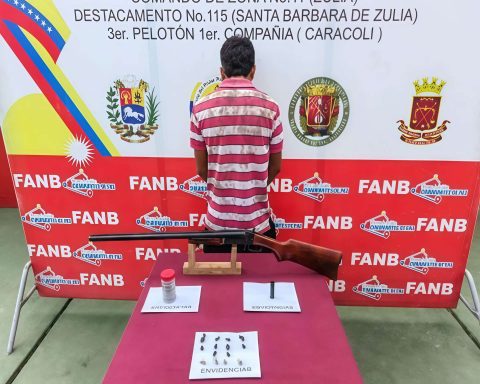 They arrested five with firearms and ammunition