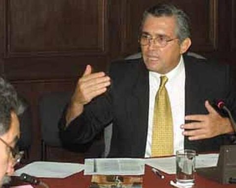 They capture fugitive former Fujimori foreign minister Augusto Blacker Miller