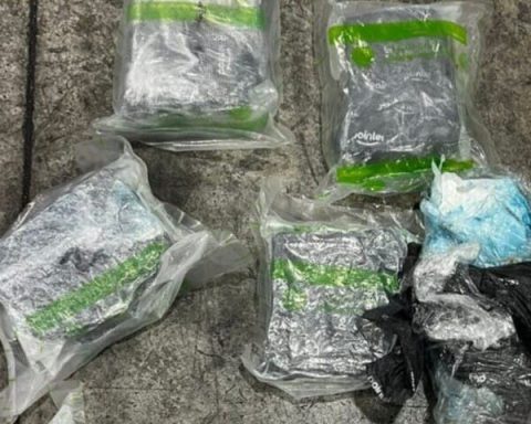 Confiscan 8 paquetes de cocaína en el AILA: autoridades investigan envío hacia España