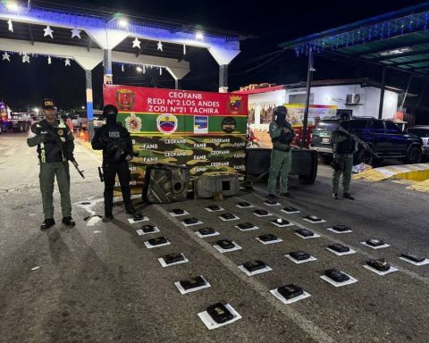 They dismantle the workshop where they assembled narco-vehicles