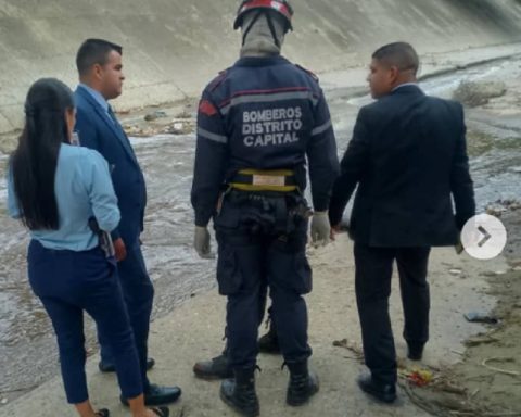 They find a body on the banks of the Guaire near the UCAB