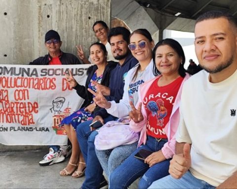 They install a National Meeting for the construction of the new Communal Electoral System