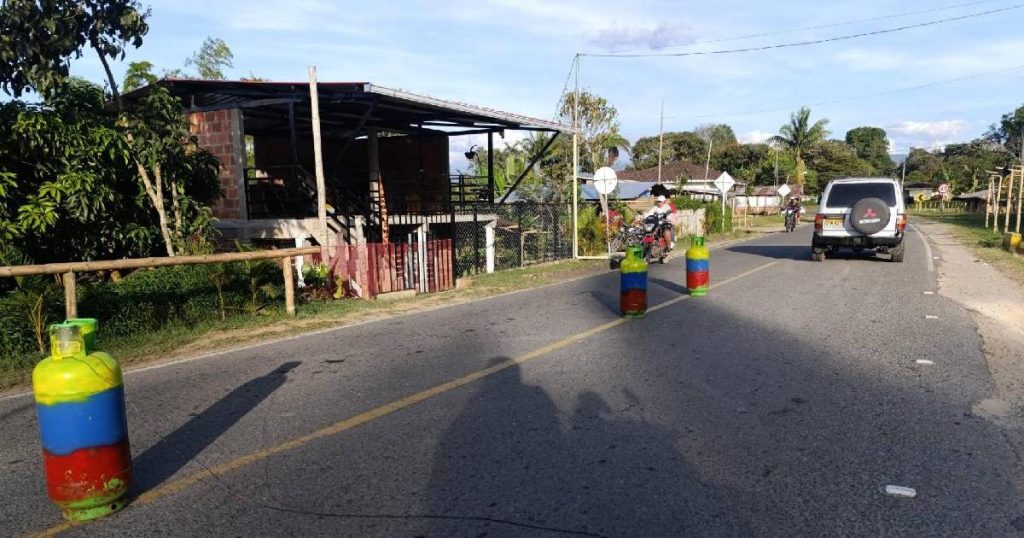 They installed explosives at the Marginal del Llano toll road: travelers were trapped for nine hours