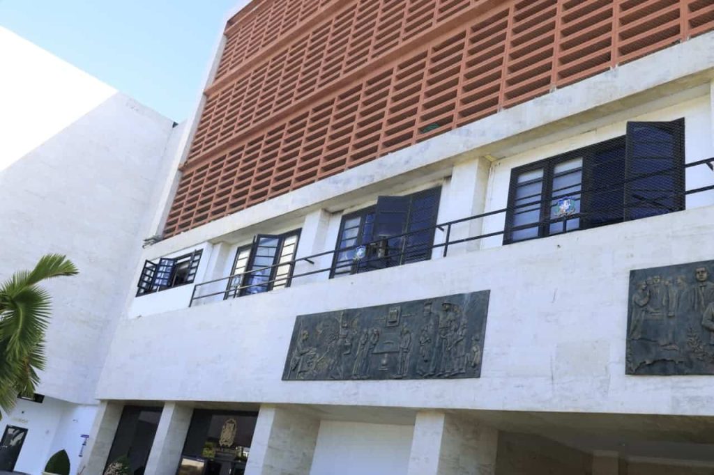 They investigate a fire in the kitchen of the Chamber of Deputies