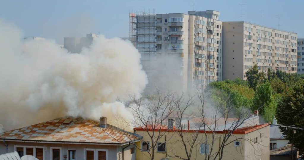 They investigate a strong explosion and fire in a hostel in Sonsón that left one injured and structural damage
