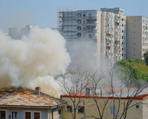 They investigate a strong explosion and fire in a hostel in Sonsón that left one injured and structural damage